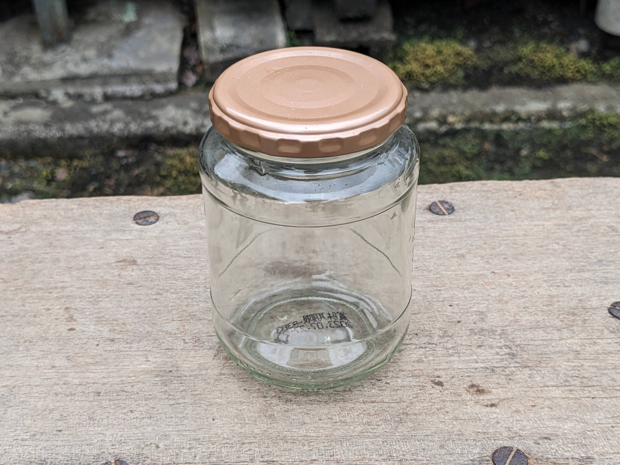 酢酸カルシウムを保存するビン