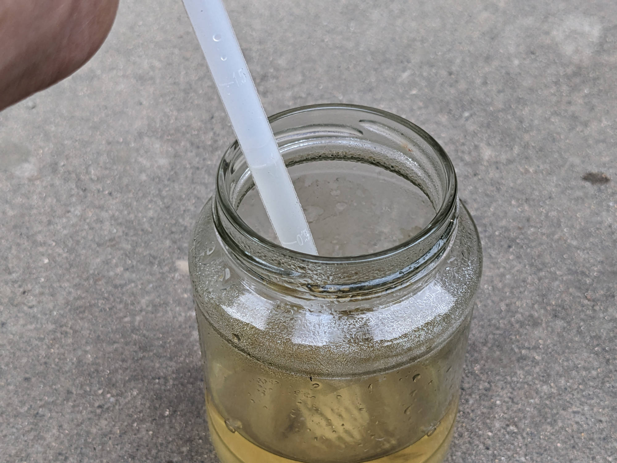 酢酸カルシウムを1ml取る