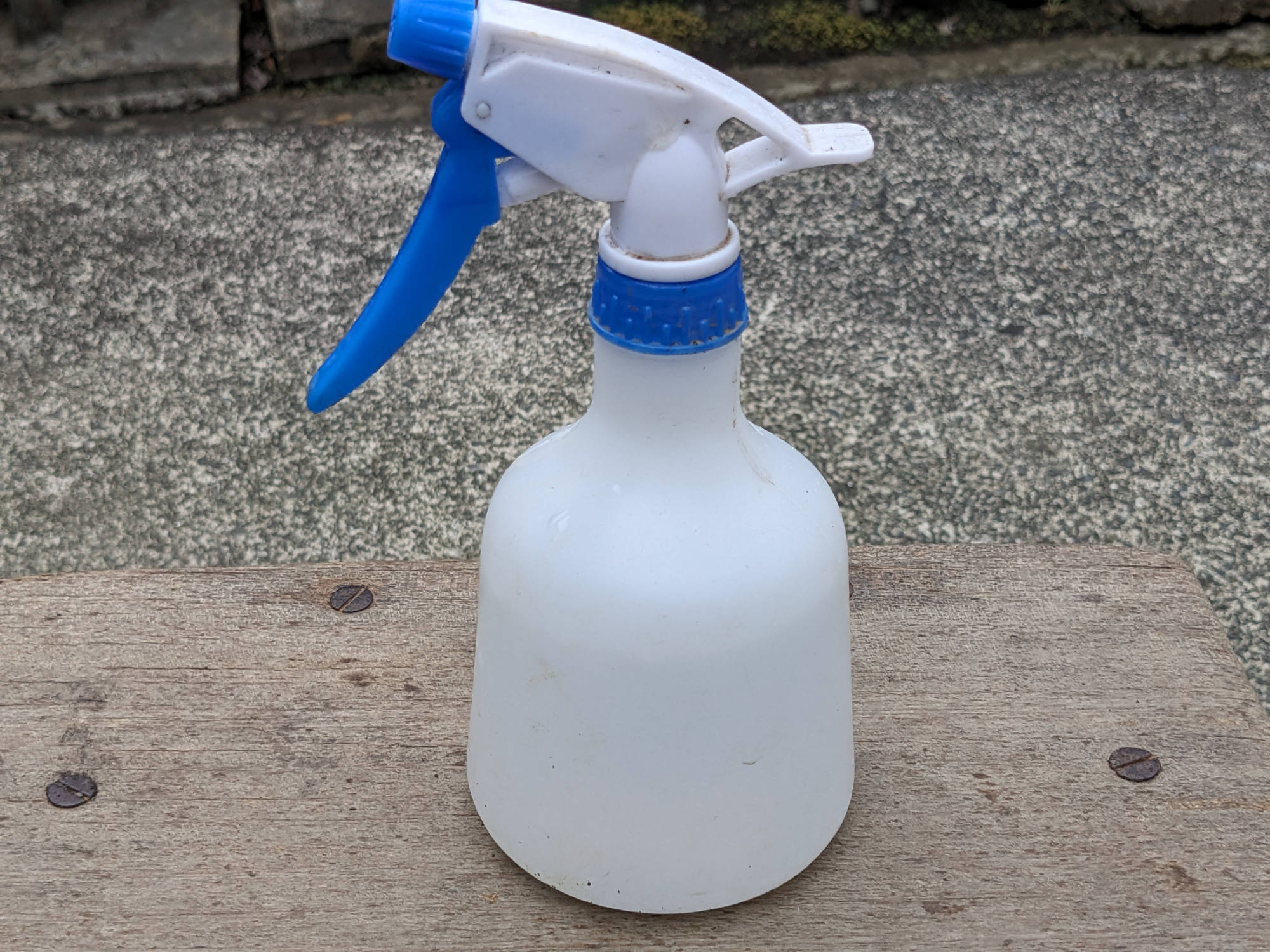 スプレーボトル